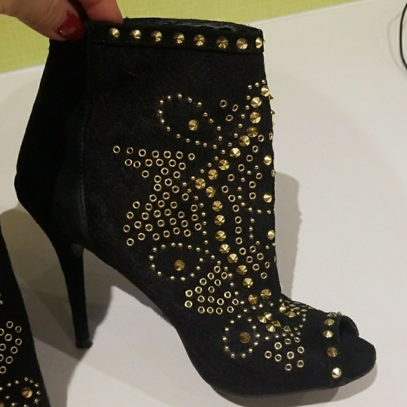 Studded Learher Black ankle booties Sz 8 - Picture 2 of 7
